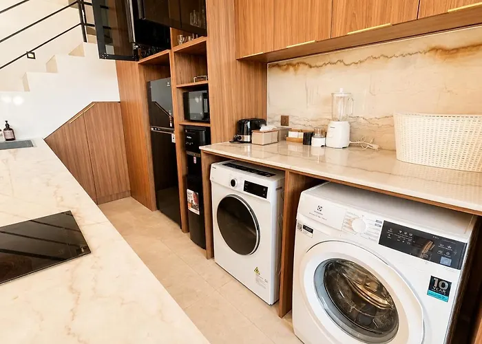 Azora Luxury 3 Bedroom In *