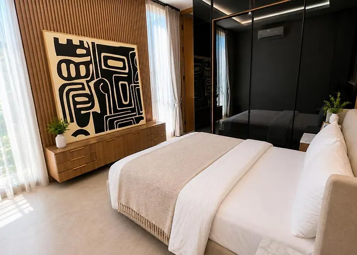 Azora Luxury 3 Bedroom In
